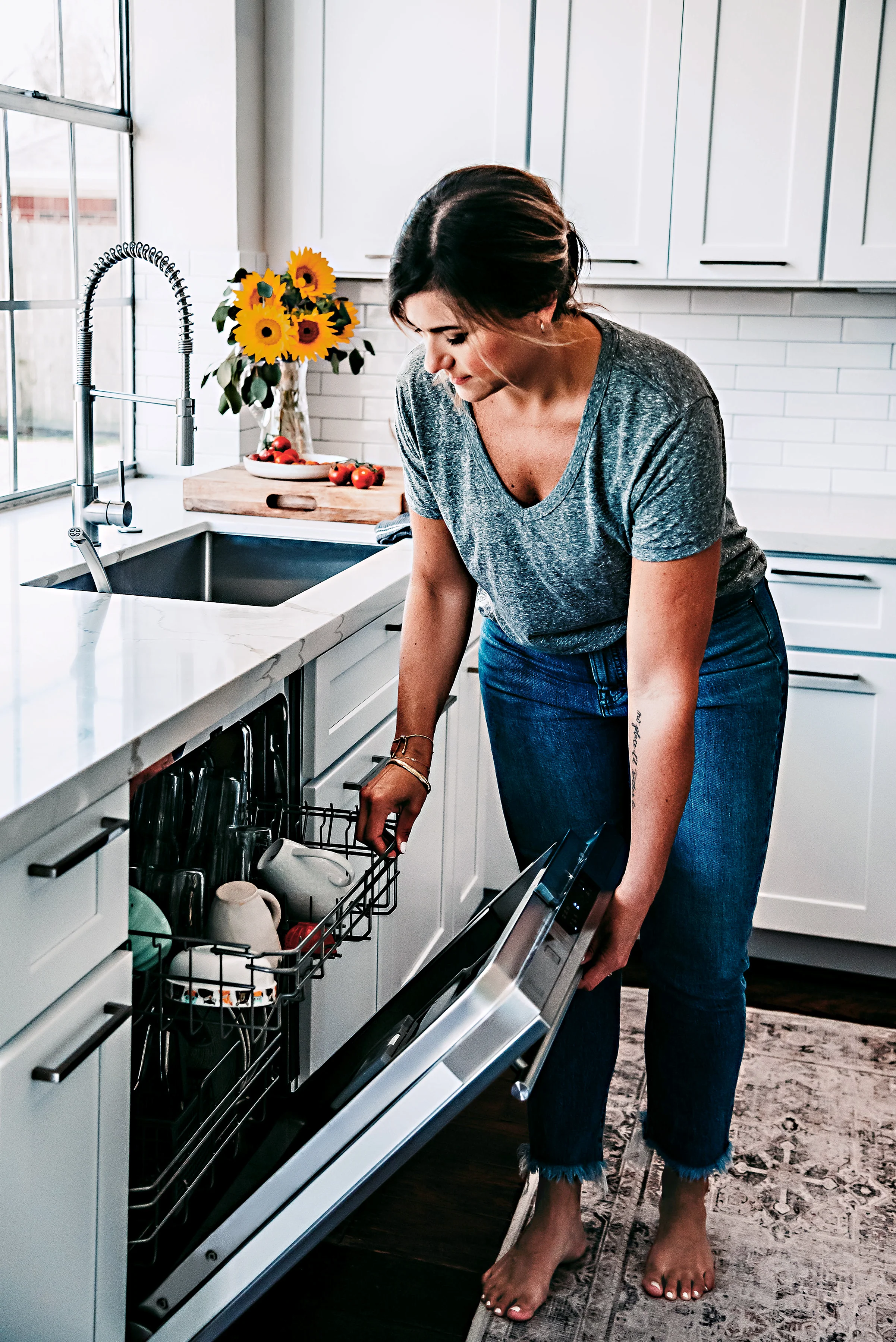 ZLINE 24 in. Stainless Steel Top Control Built-In Dishwasher with Stainless Steel Tub and Modern Style Handle (DW-304-24) - Image 2