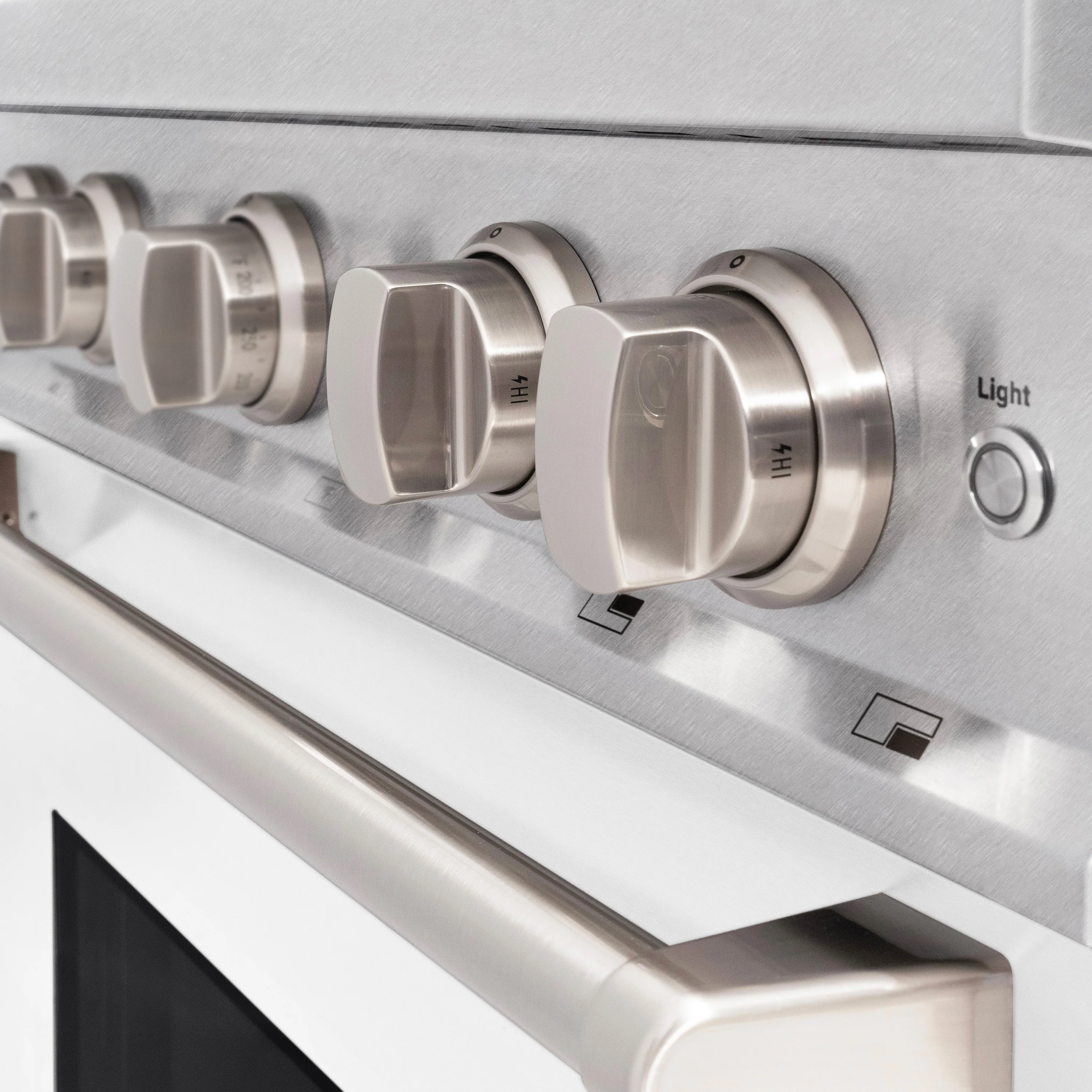 ZLINE 30 in. 4.2 cu. ft. Classic Dual Fuel Range with 4 Burner Gas Cooktop and Electric Convection Oven in Satin Stainless Steel with White Matte Door (CDRS-WM-30) - Image 11