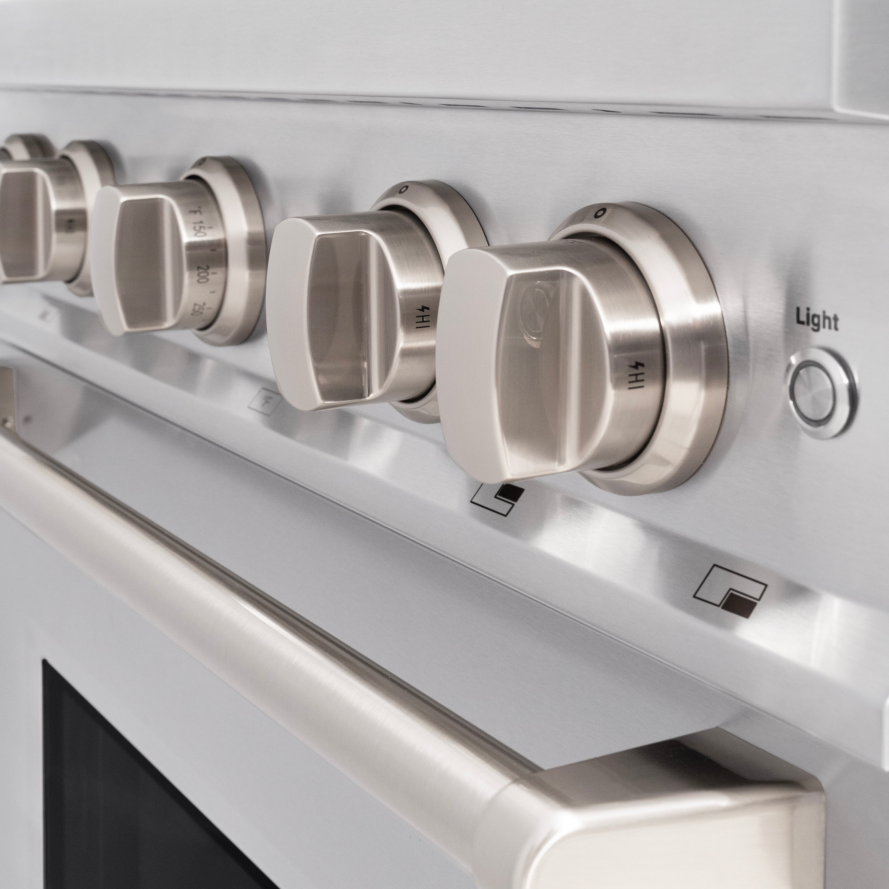 ZLINE 30 in. 4.2 cu. ft. Classic Gas Range with Convection Gas Oven in Stainless Steel with 4 Brass Burners (CGR-BR-30) - Image 8