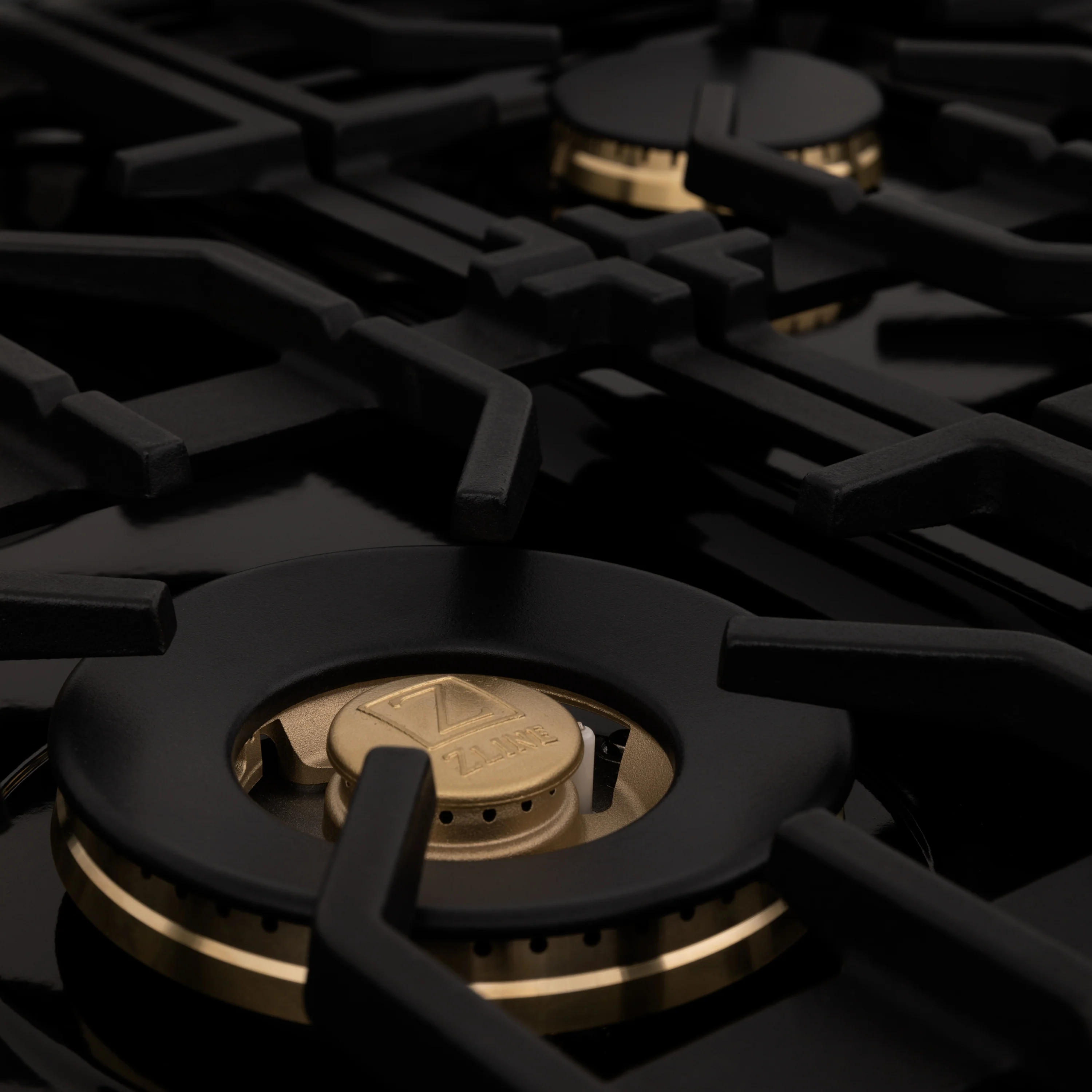 ZLINE 30 in. Classic Gas Rangetop with 4 Brass Burners and Porcelain Cooktop in Black Stainless Steel (RTB-BR-30) - Image 7