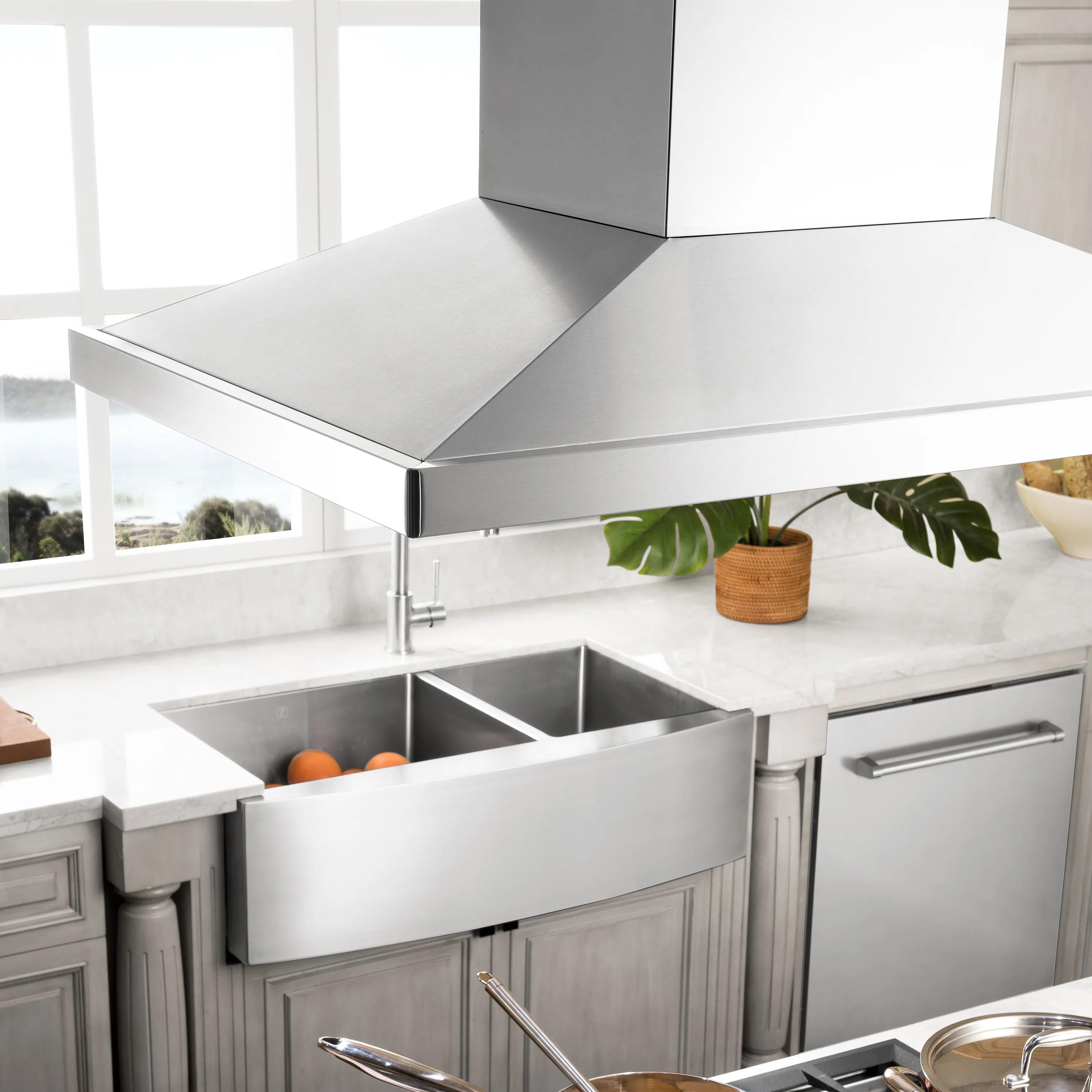 36" ZLINE CrownSound™Ducted Vent Island Mount Range Hood in Stainless Steel with Built-in Bluetooth Speakers (GL2iCRN-BT-36) - Image 13