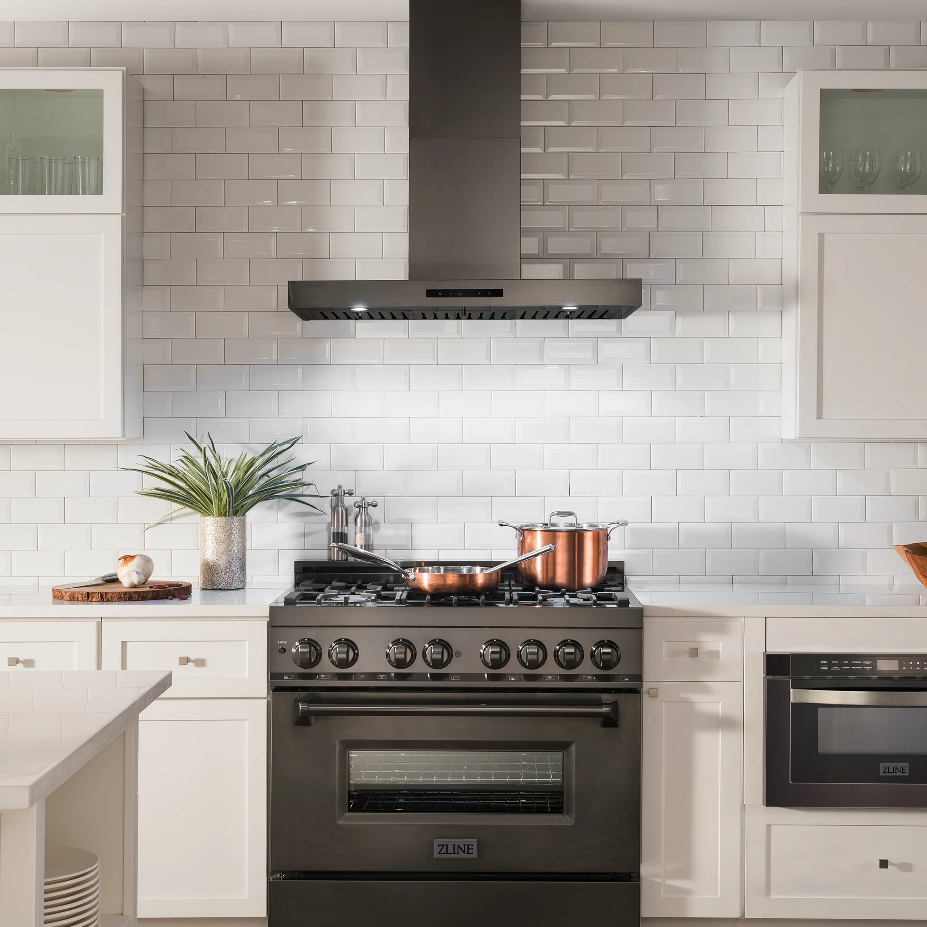 ZLINE 36" Convertible Vent Wall Mount Range Hood in Black Stainless Steel (BSKEN-36) - Image 2