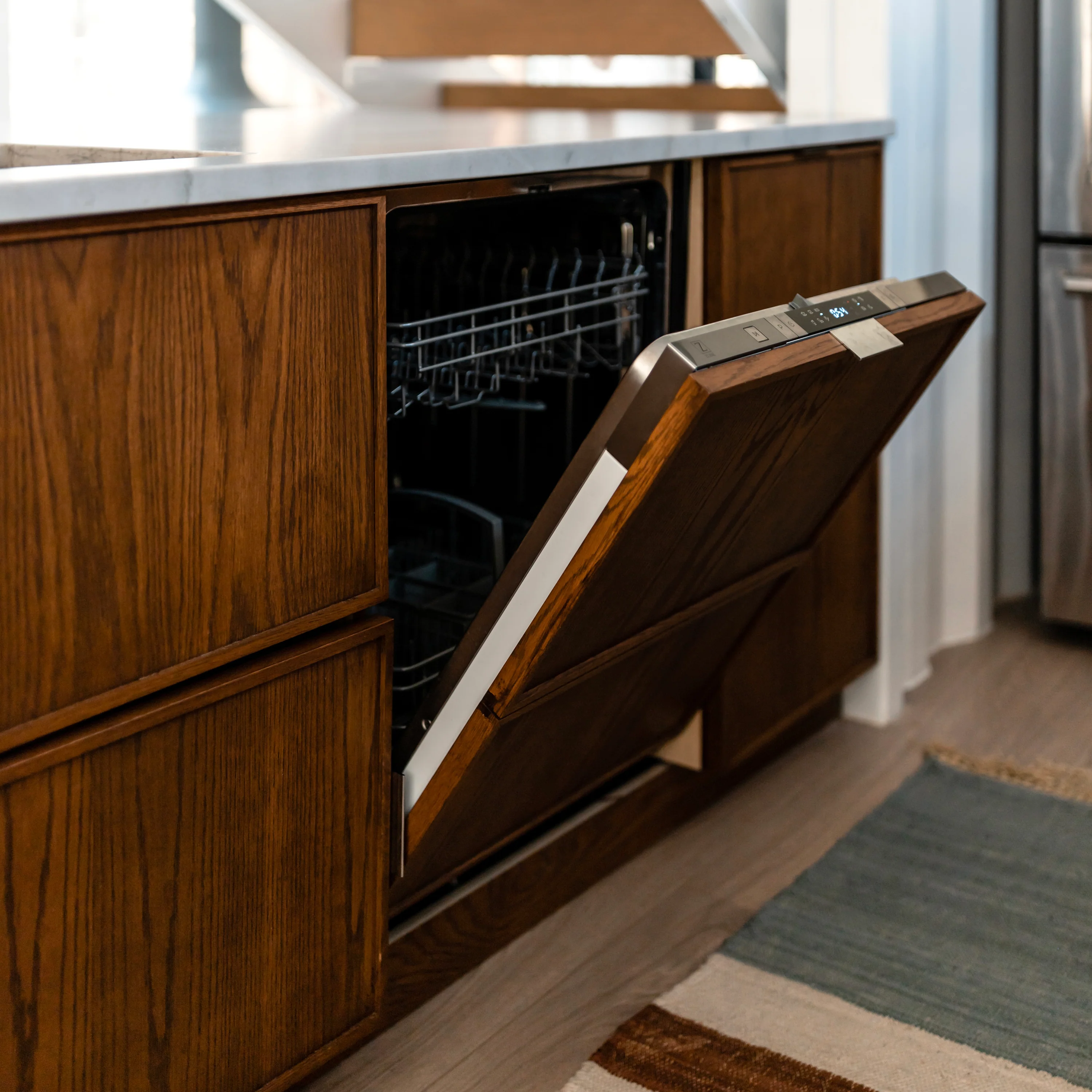 ZLINE Autograph Edition 24" Tallac Series 3rd Rack Top Control Built-In Tall Tub Dishwasher in Custom Panel Ready with Matte Black Handle, 51dBa (DWVZ-24-MB) - Image 22