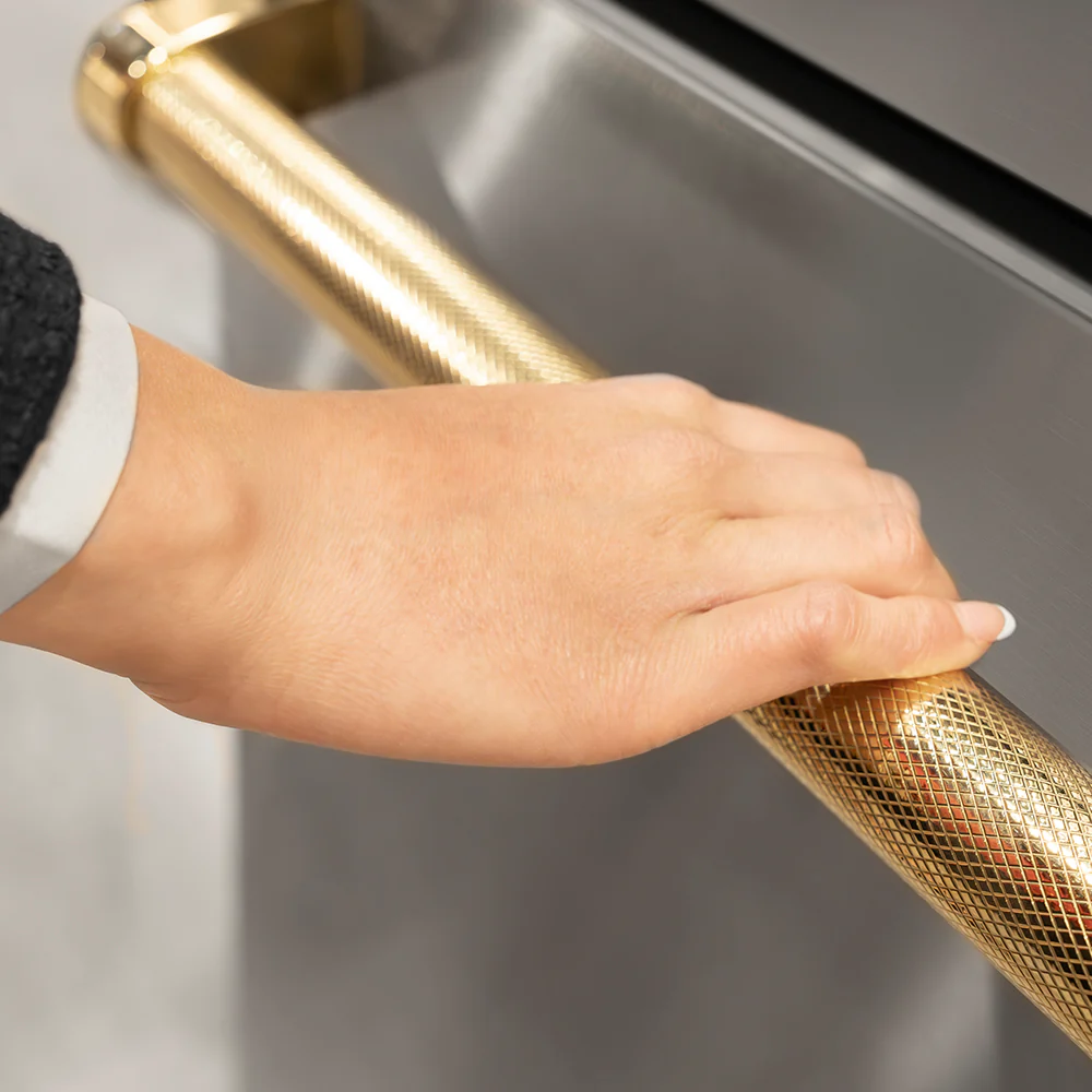 ZLINE Autograph Edition 30 in. 16.1 cu. ft. Built-In Bottom Freezer Refrigerator with Water Dispenser and Ice Maker in Stainless Steel with Graphite Gray Interior and Polished Gold Helix Handles (GRBIVZ-30430KG) - Image 15