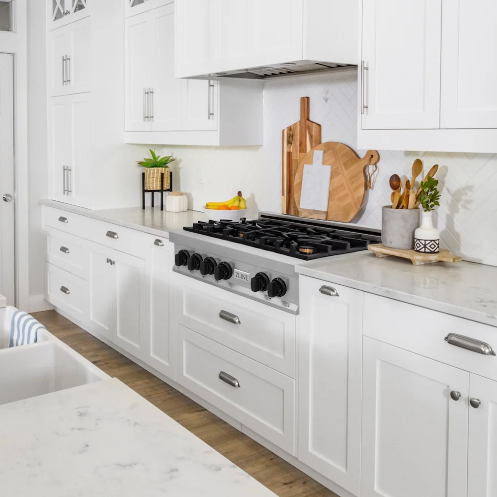 ZLINE Autograph Edition 30 in. Legacy Gas Rangetop with 4 Burners and Porcelain Cooktop in Stainless Steel with Matte Black Accents, Open Box-Great Condition - Image 3