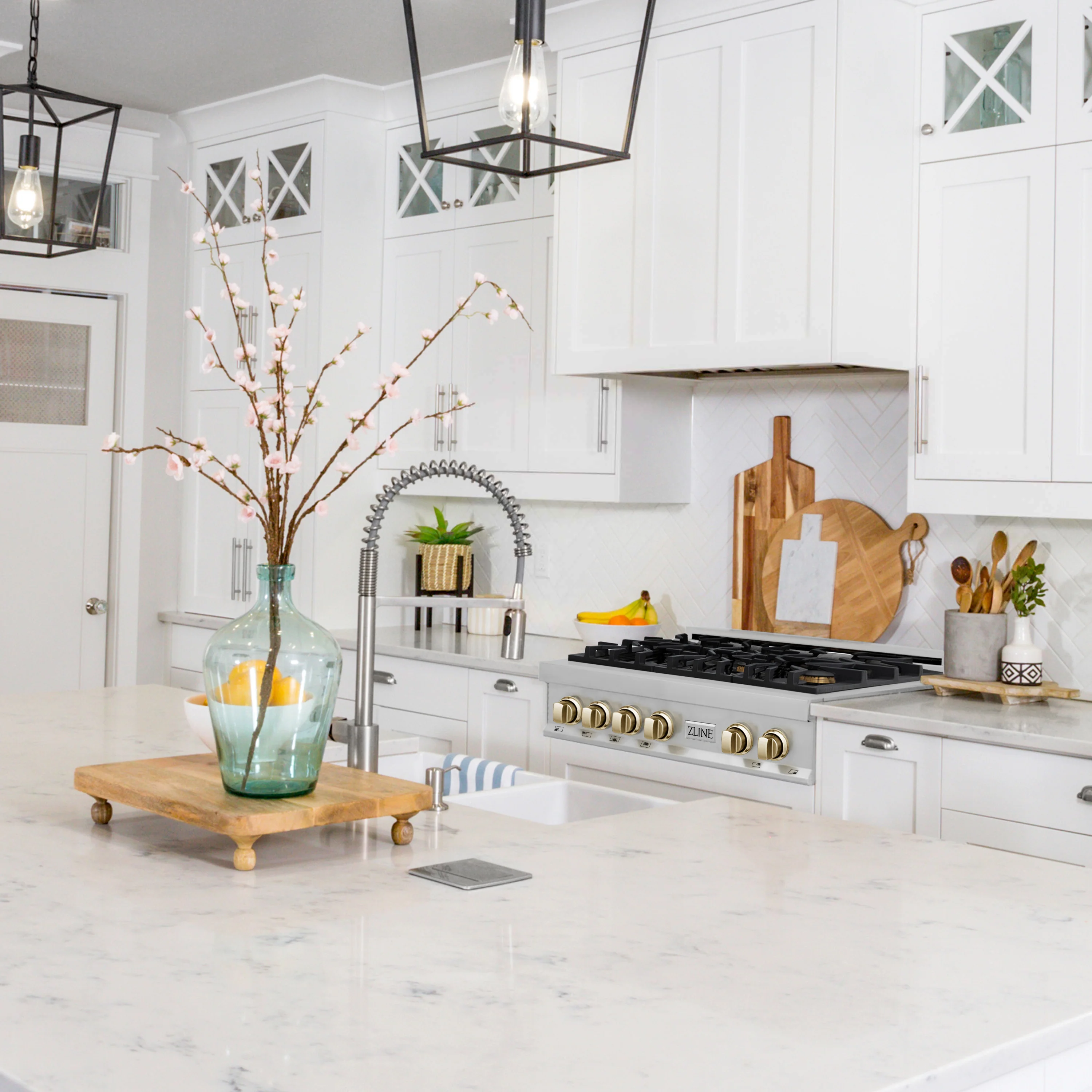 ZLINE Autograph Edition 30 in. Classic Gas Rangetop with 4 Burners and Porcelain Cooktop in Stainless Steel with Polished Gold Accents (RTZ-30-G) - Image 8