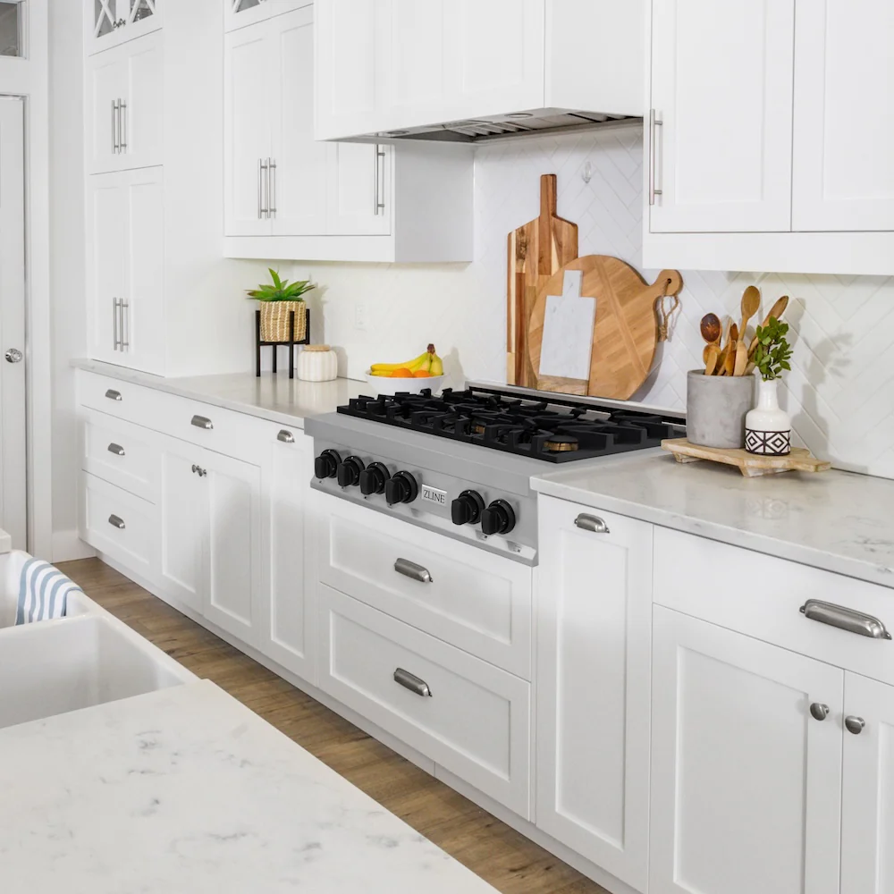 ZLINE Autograph Edition 36 in. Legacy Gas Rangetop with 6 Burners and Porcelain Cooktop in Stainless Steel with Matte Black Accents, Open Box-Great Condition - Image 3