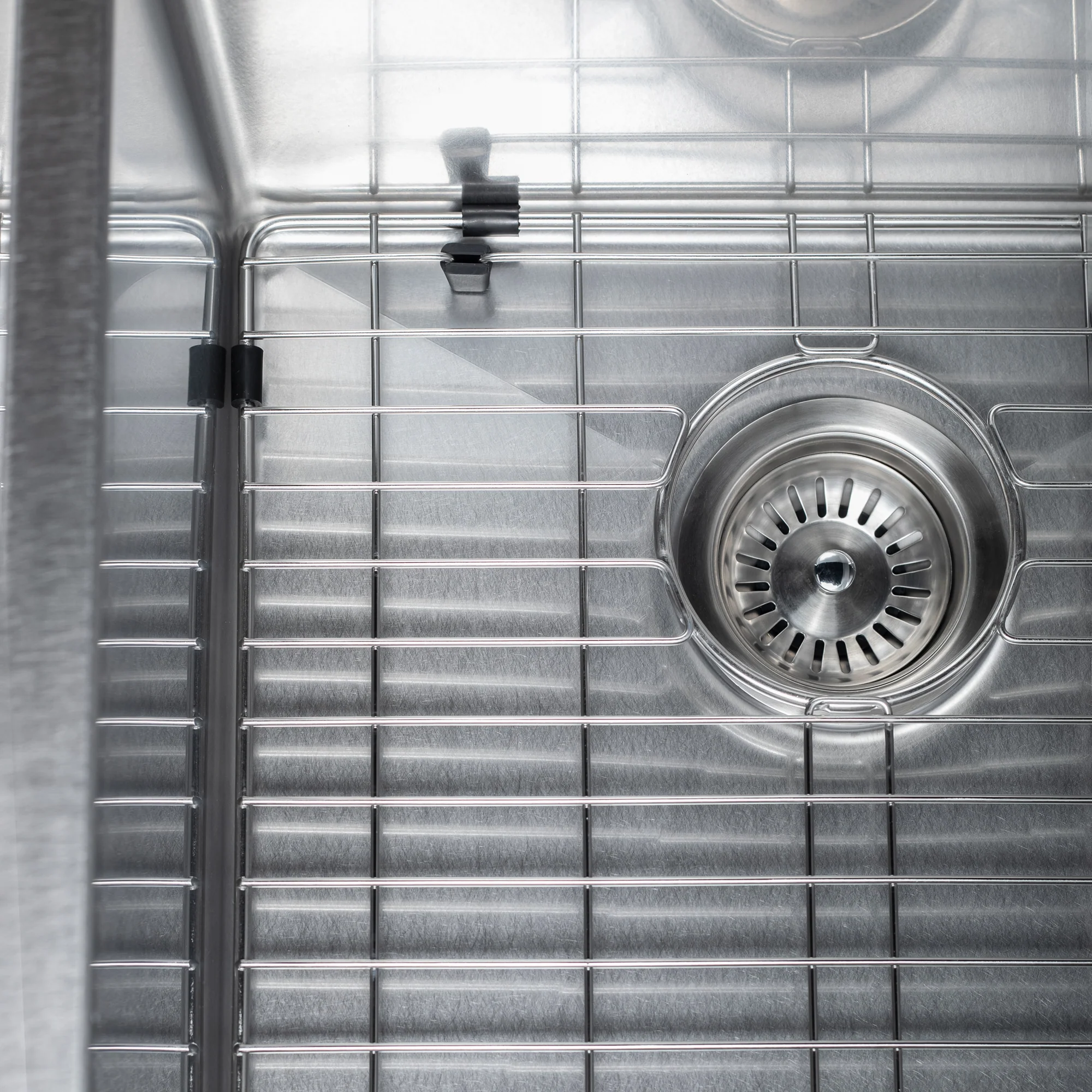 ZLINE 33 in. Meribel Undermount Single Bowl Satin Stainless Steel Kitchen Sink with Bottom Grid (SRS-33S) - Image 9