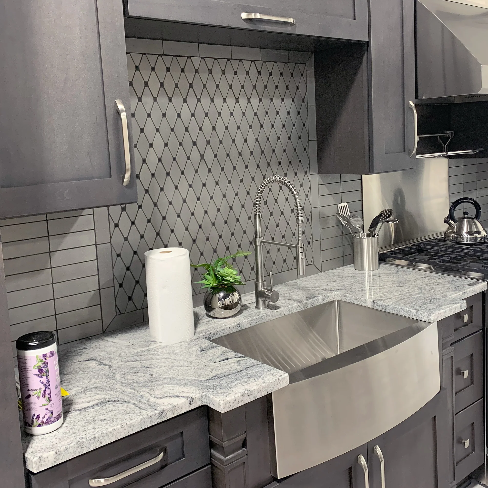 ZLINE 30 in. Zermatt Farmhouse Apron Mount Single Bowl Stainless Steel Kitchen Sink with Bottom Grid (SAS-30) - Image 13